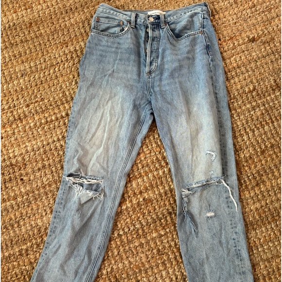 The perfect ripped jeans 🌸 - Picture 1 of 5